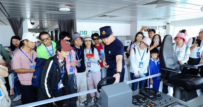 三艘“深海利器”轮番亮相深圳 市民沉浸式感受科技与执法实力