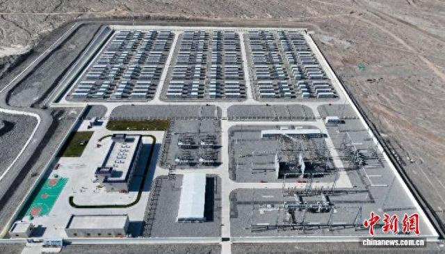 新疆阿克陶县的一处储能设施。刘学文 摄