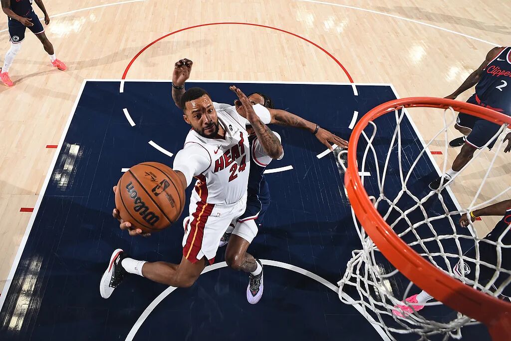 NBA战旧主之日：鲍威尔送快船主场首败，艾顿弑杀开拓者