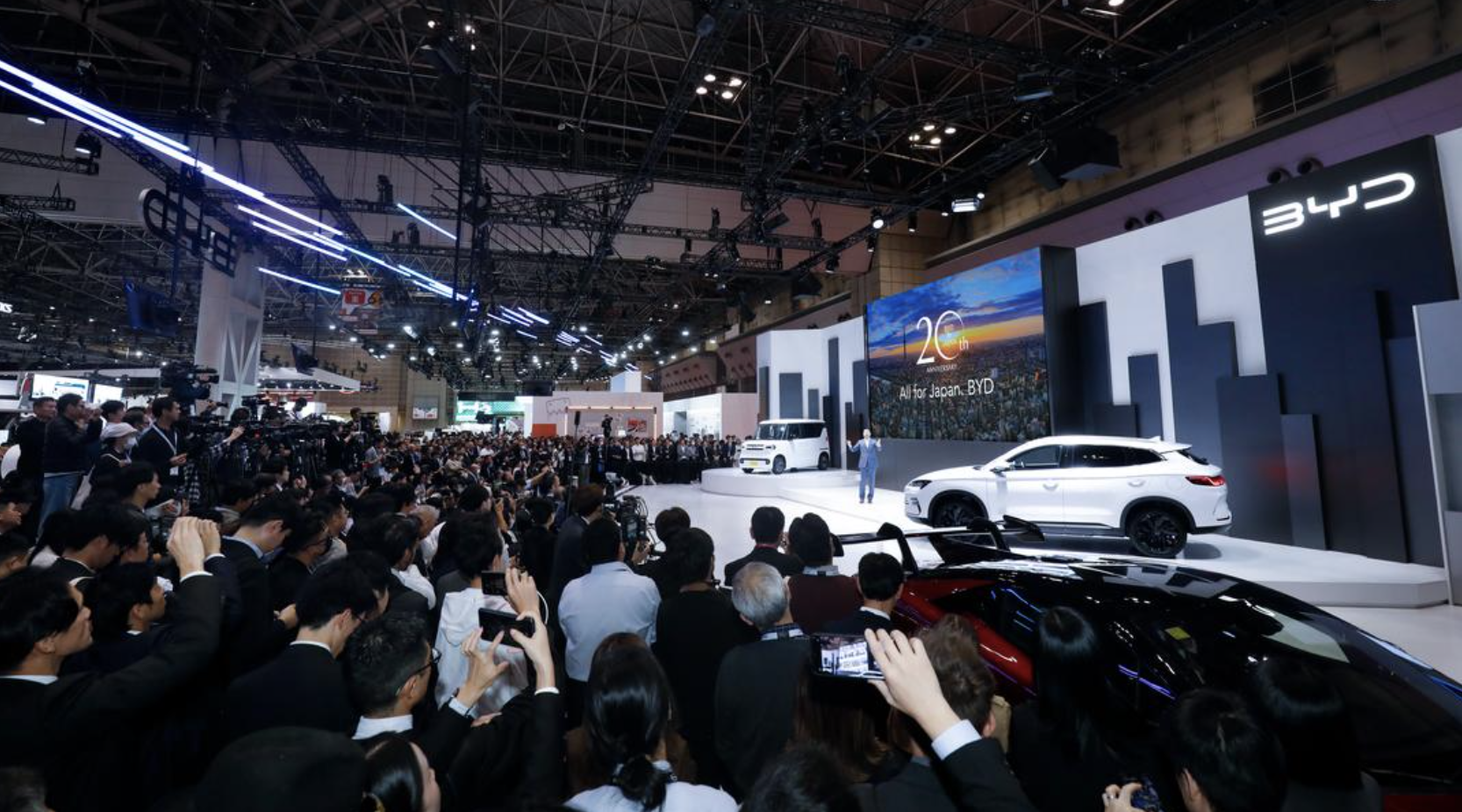 来自中国的比亚迪在日本移动出行展上吸引了大量关注