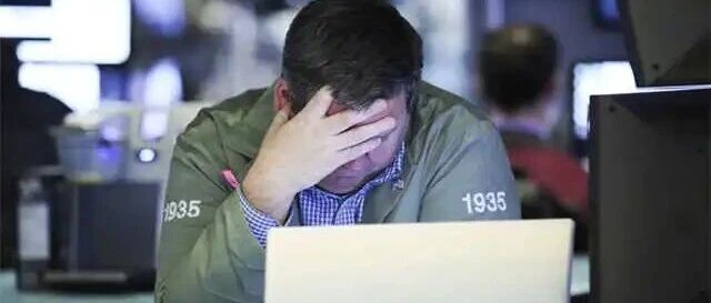 美股齐跌，纳指、标普重挫！中概股普跌，黄金突然跳水，加密货币崩盘