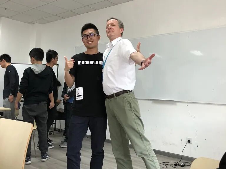 戎思佳（左）本科求学期间照片