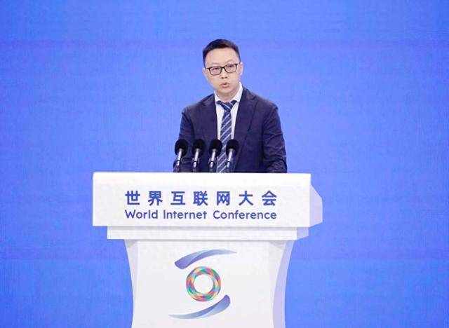 阿里CEO吴泳铭：AI发展将经历三个阶段，要加大投入打造超级