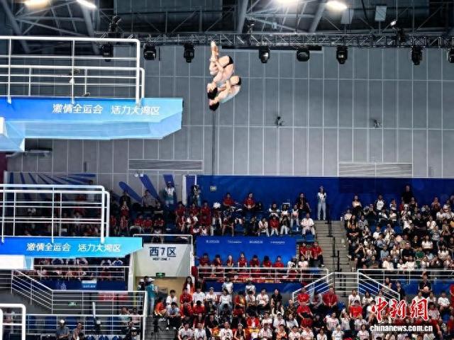 杨昊/白钰鸣夺十五运会跳水项目男子双人10米跳台冠军