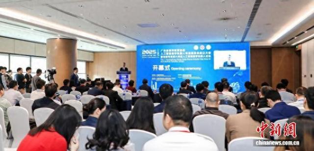 人工智能医学机器人专委会在广州成立。专委会 供图