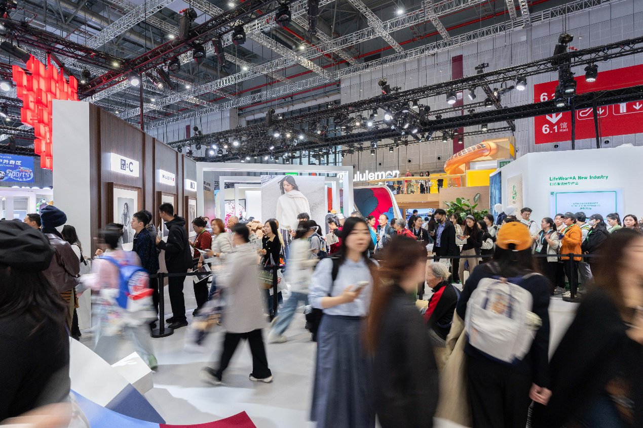 从第八届进博会，读懂优衣库在华发展的四个关键词