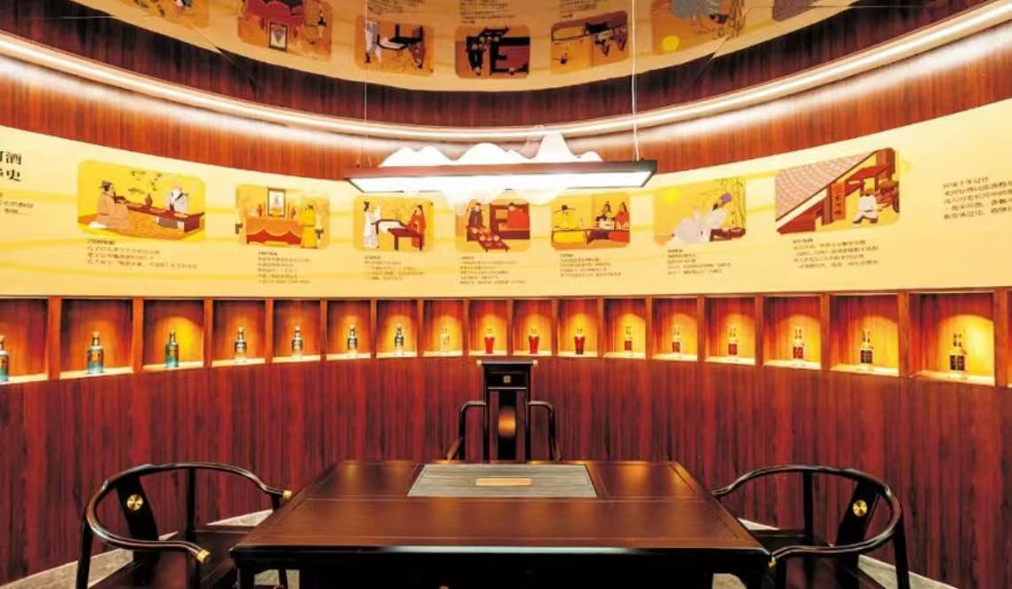 （河南一家宋河酒倉的內部陳設，在專賣店模式上有所升級）