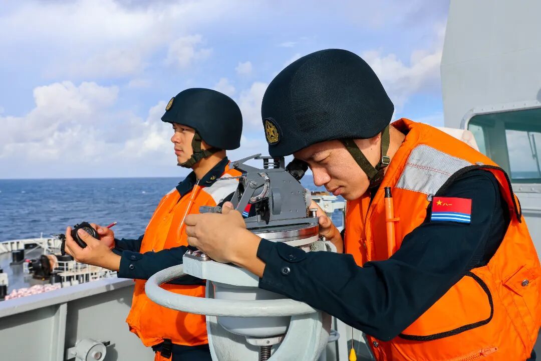 劈波斩浪！海南舰编队实战化训练
