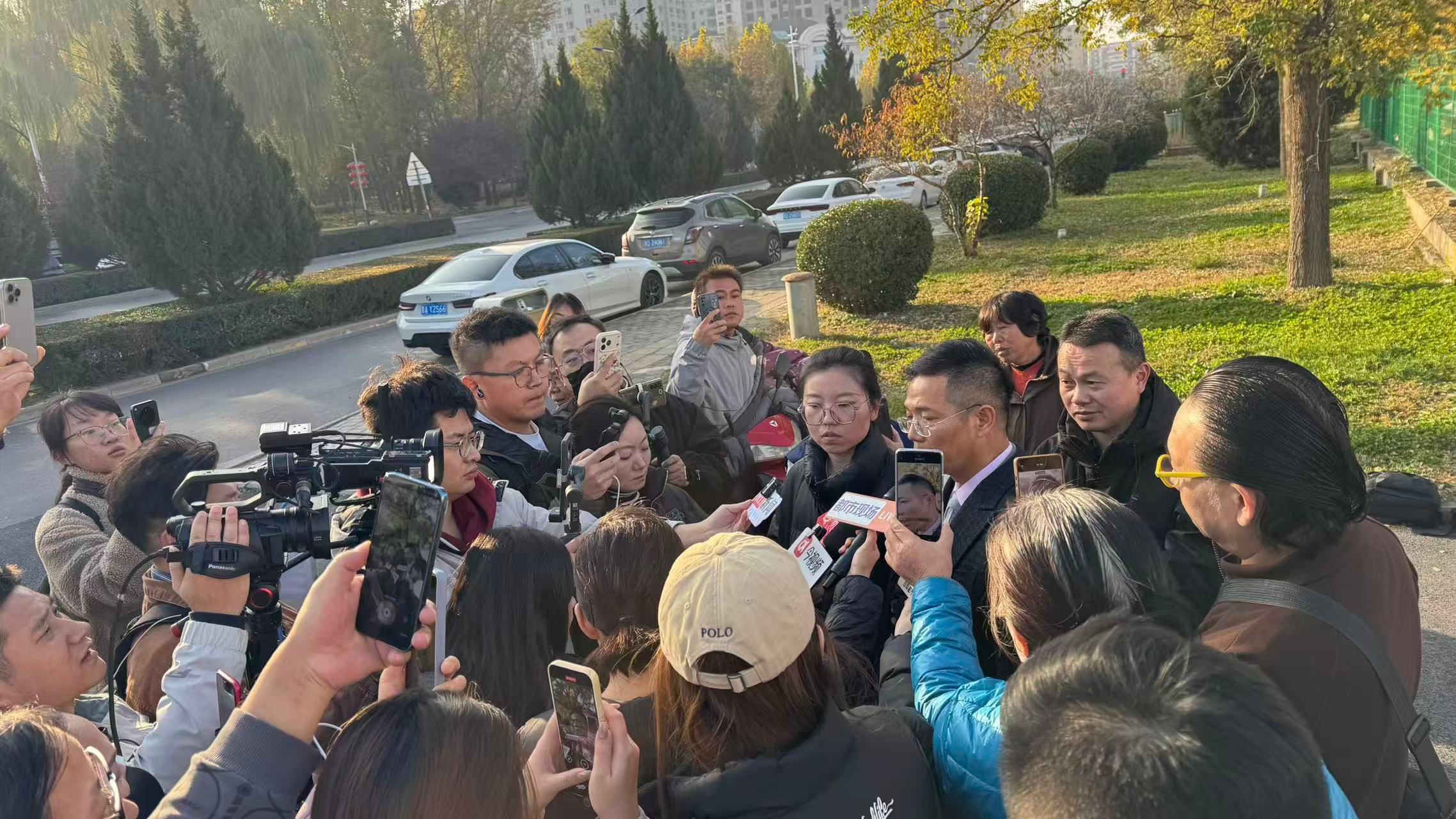 狗咬人被摔死后狗主人闯门遭反杀，被告称不知拿了刀，律师发声|狗|李圣|辩护律师|山西省|长治市|重伤|长治|被告人|狗咬人|狗主人|律师|正当 ...