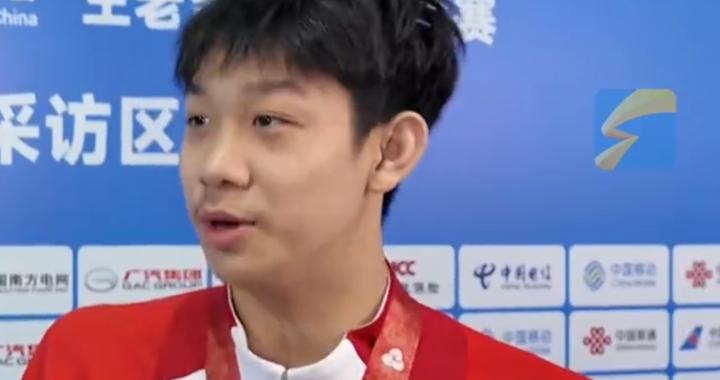 张展硕接受央视采访“抢”过话筒采访队友：尊重下我的专业好吗？网友：爱了爱了