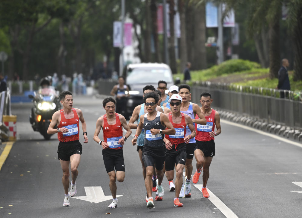 全运会历史首个跨境马拉松何杰夺冠