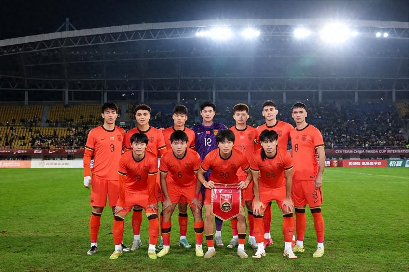 剑指冠军!国足2-0韩国 拜合拉木双响 最新积分榜 国足力压韩国排第1|中国队|韩国|熊猫杯_新浪新闻