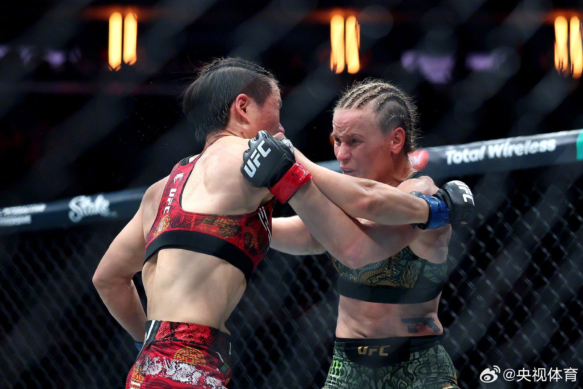 张伟丽不敌舍甫琴科 无缘蝇量级冠军