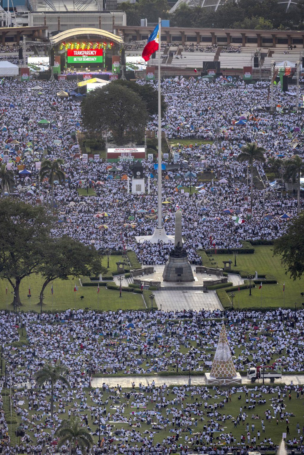 第1现场｜防洪工程成“幽灵工程”！菲律宾爆发超大规模抗议