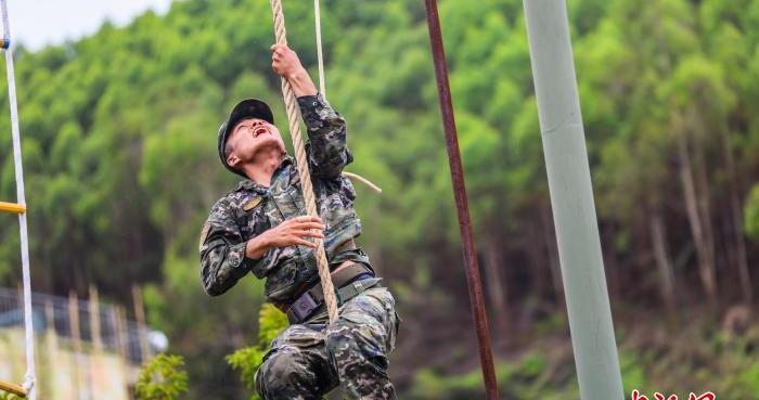 广西来宾：武警官兵开展军人运动会