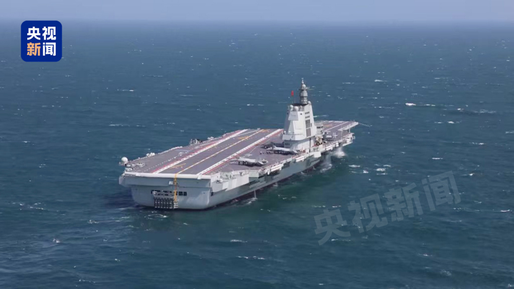 福建舰开展入列后首次海上实兵训练，两个看点值得关注