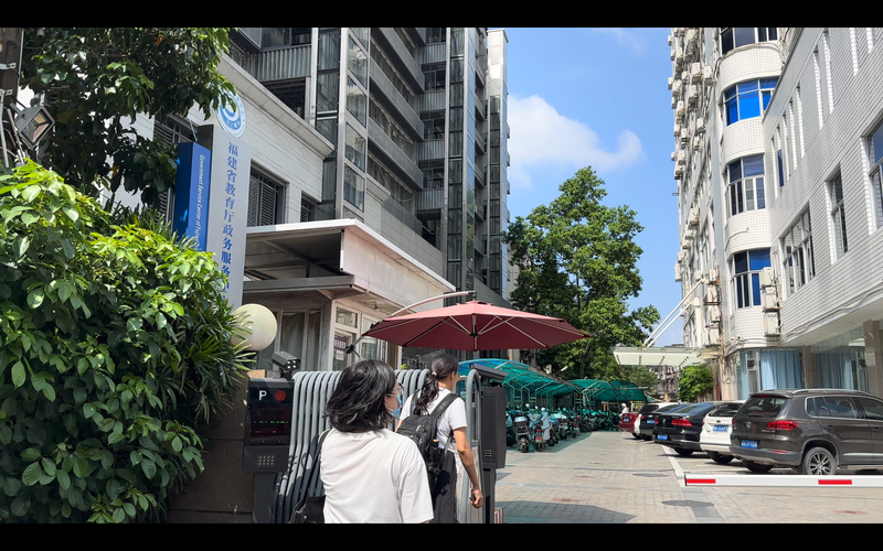 王女士曾去福建省教育厅反映情况。受访者供图