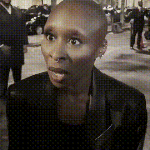 Cynthia Erivo 今日电视节目录制后台复刻自己近日大热表情包|Cynthia|表情包_新浪新闻