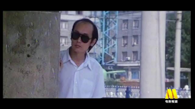 电影《顽主》今日10:20播出,张国立葛优演绎三T公司荒诞业务_新浪新闻