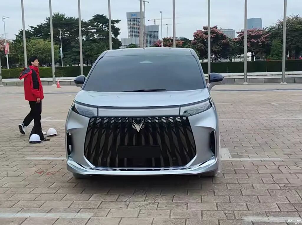 首曝！二排侧滑门，悬浮式车顶，又一款增程MPV来了！-新浪汽车