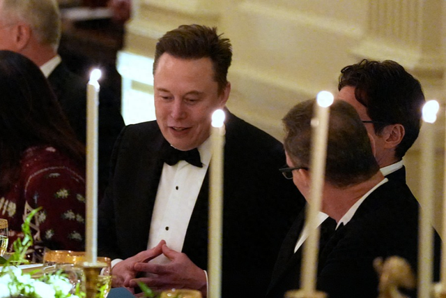 △当地时间11月18日晚，埃隆·马斯克在白宫参加了美国总统特朗普为沙特王储穆罕默德·本·萨勒曼举行的晚宴。