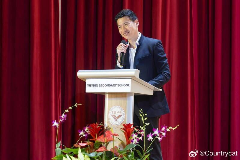 新加坡部长嘲讽香港队“像白痴”遭群嘲后致歉|梁振伟|亚洲杯足赛|新加坡足球|球迷|足球_新浪体育_新浪新闻