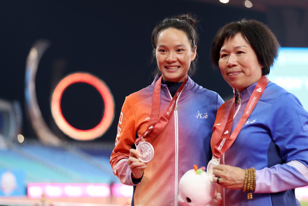 田玉梅作为中国女子短跑的功勋运动员，一直陪着韦永丽成长。