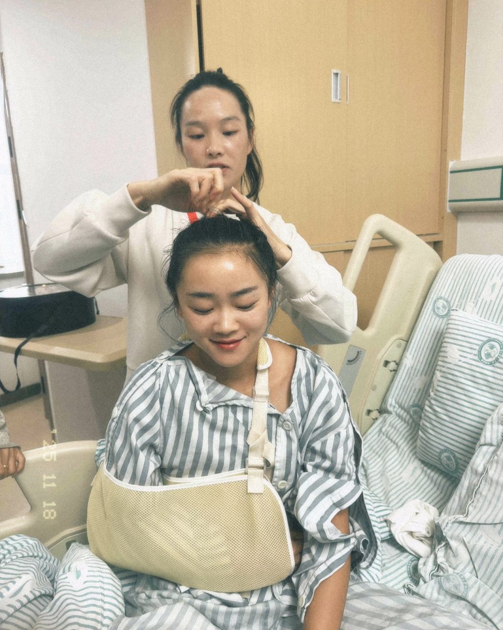 此次全运会期间，韦永丽去探望了受伤的梁小静，然后像曾经那样帮姐妹又梳了一次头。