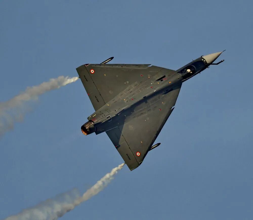 印度国产战机在迪拜航展坠毁