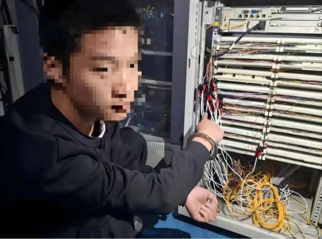 涉案嫌疑人指認作案設備