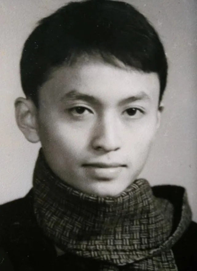 当年宁强在自荐信中夹带的个人照