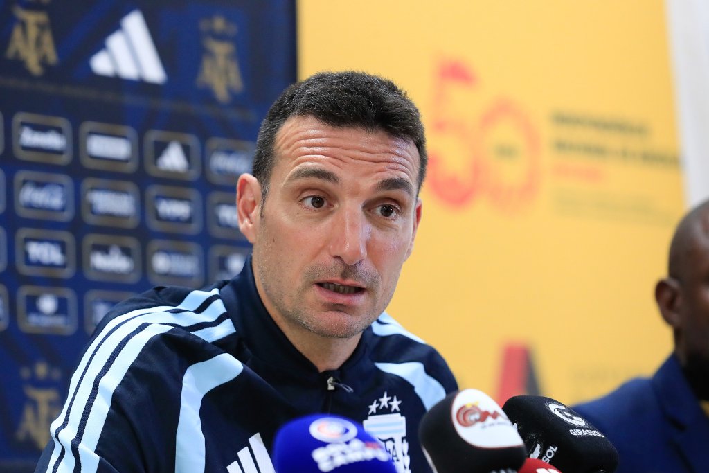 斯卡洛尼表示自己支持梅西的任何决定。