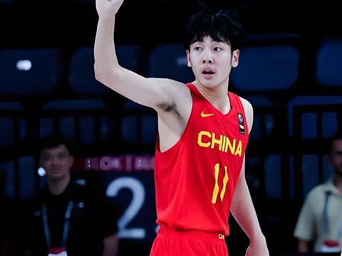 张博源美高狂砍18分6板!防守更合理,进攻会无球,当选最佳球员_新浪新闻