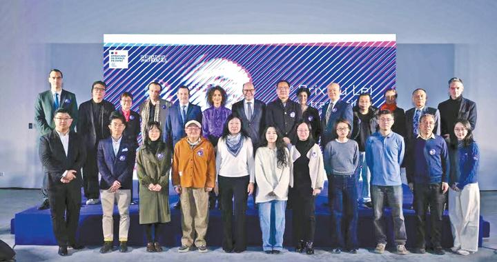 “AI时代,我们继续信任作为人的翻译家”|傅雷_新浪新闻