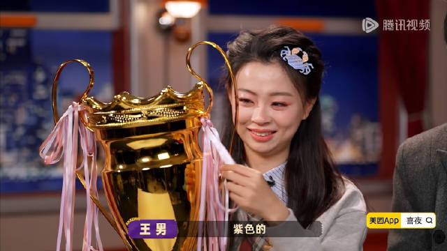 王广提前为王男颁发自制奖杯,姐弟情深感动众人|最佳编剧|喜剧|搭档|编剧|颁奖词_新浪新闻