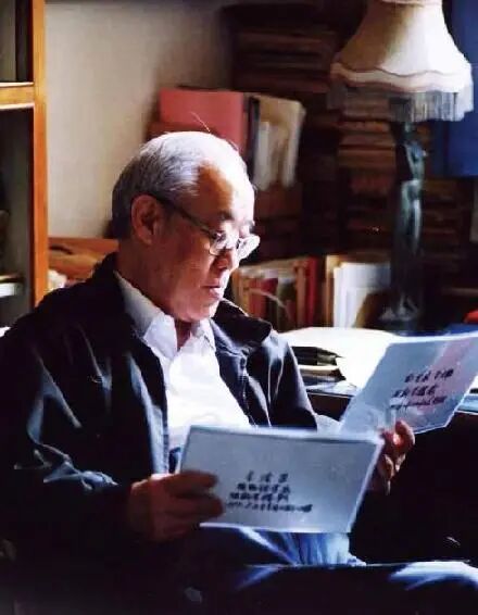 80岁的王绶琯在家中。图片来源：中国科学院院士文库