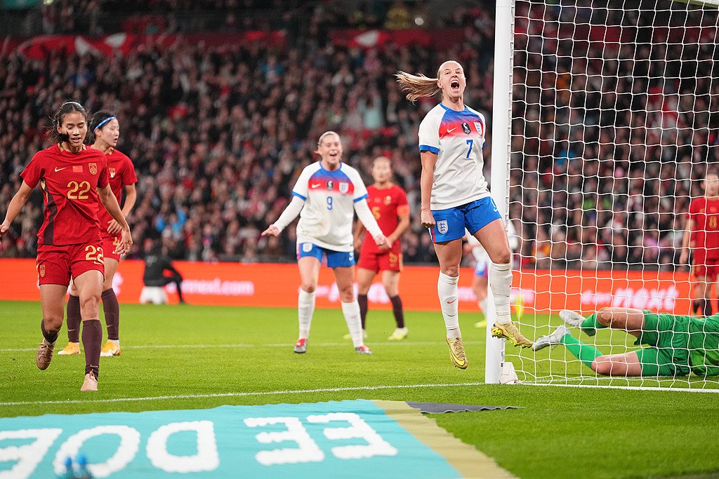体坛联播｜中国女足0比8不敌英格兰，曼城拜仁补时绝杀