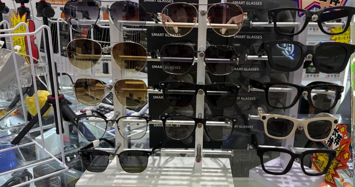 太火爆！华强北大量出售“白牌”百元智能眼镜！记者实探→