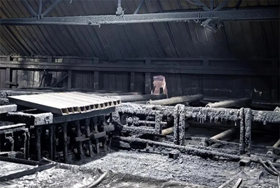 9月23日，督察組暗查發(fā)現(xiàn)，天津市靜海區(qū)樹輝鋼管有限公司噴漆車間多處破損，廢氣收集裝置基本無效