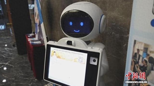 图为中医服务具身智能机器人。肖健 摄