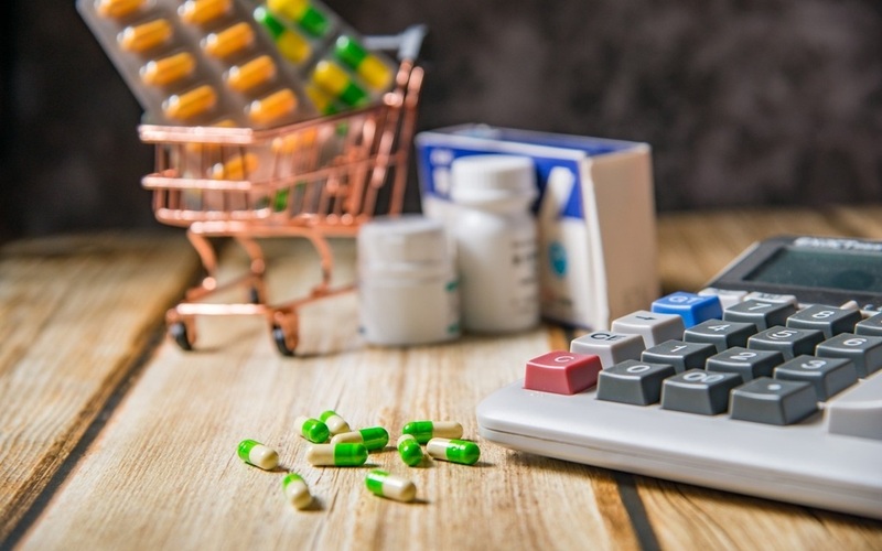 ▲有患者反映，纳入医保的“救命药”，却难从医院开出来。图/IC photo