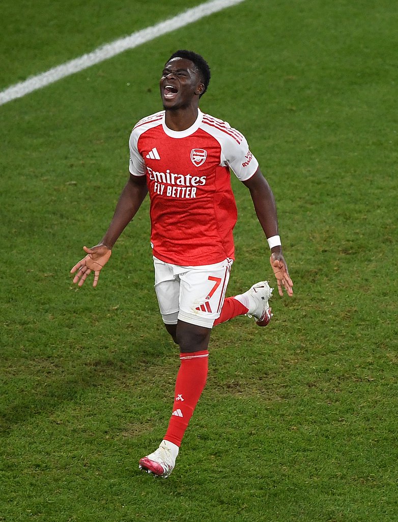 体坛联播｜阿森纳继续5分领跑，切尔西利物浦遭遇冷门