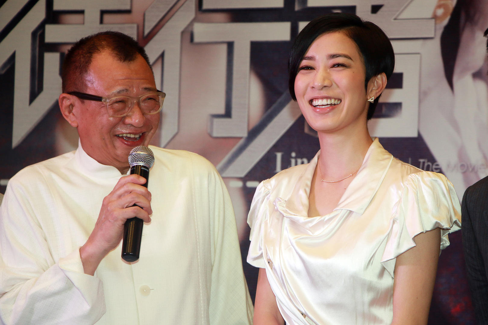 50岁佘诗曼称已立好遗嘱:赚钱如此辛苦,如果我有事发生的时候,不要浪费