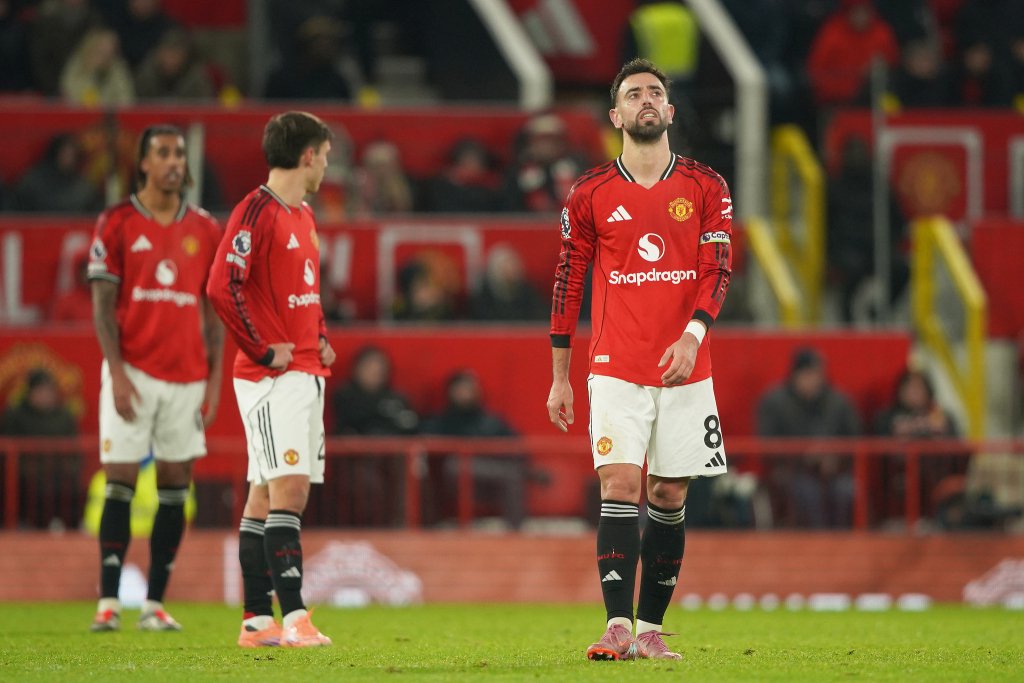 体坛联播｜曼联战平西汉姆5轮仅1胜，米兰意大利杯遭淘汰