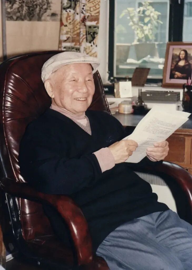 钱临照在家中。图片来源：中国科学院院士文库