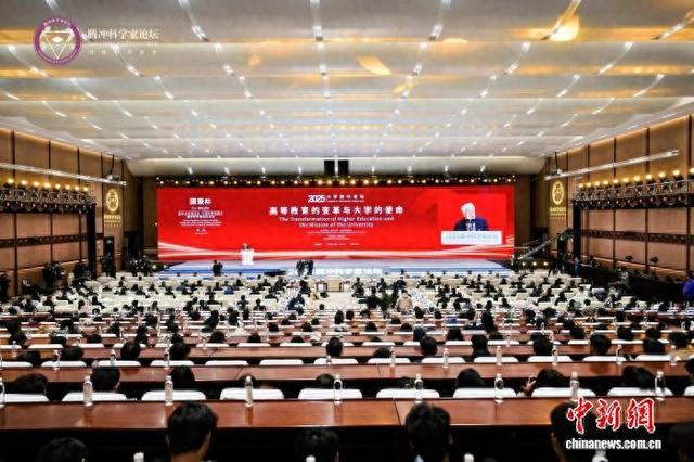 12月6日，2025腾冲科学家论坛——大学校长论坛在云南腾冲举行。腾冲科学家论坛中心 供图