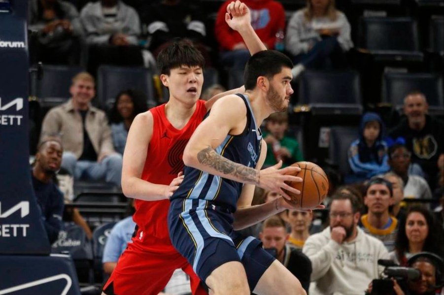 NBA第一次首发19分钟，杨瀚森全新体验，他正在证明自己属于这里