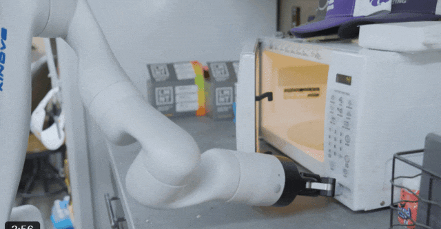 动图丨患有脊髓损伤的患者首次使用