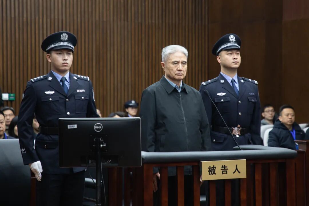 在海南省省长、省委书记等职上，非法收受1.13亿，罗保铭被判15年