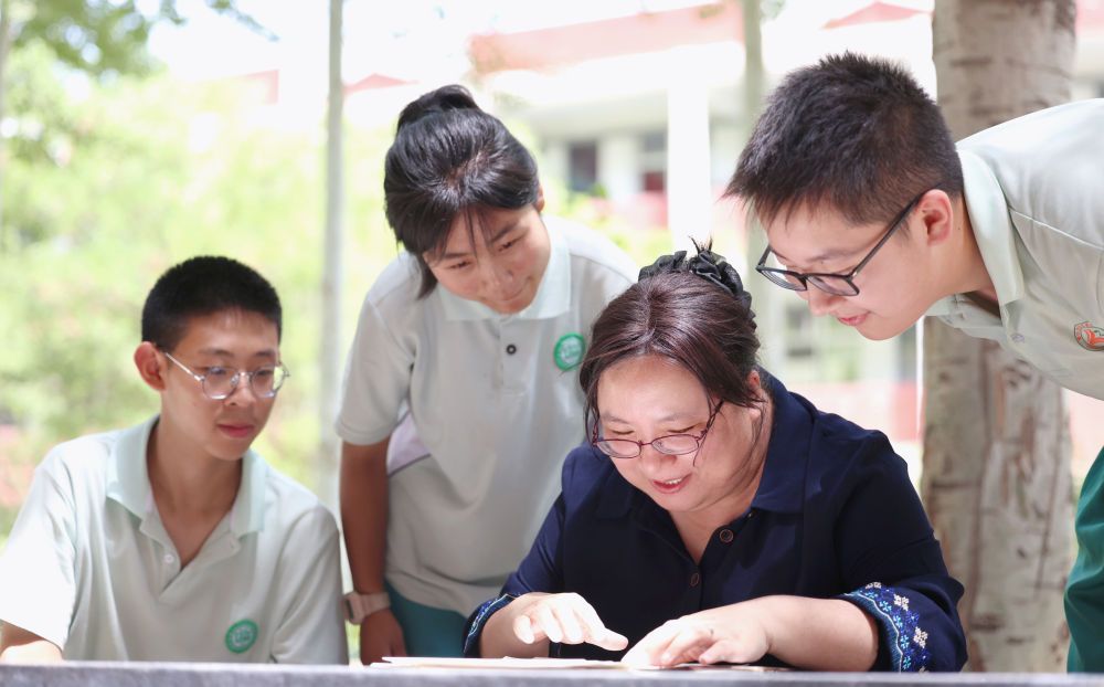 信息技术老师当班主任？“全能秦妈”二十年